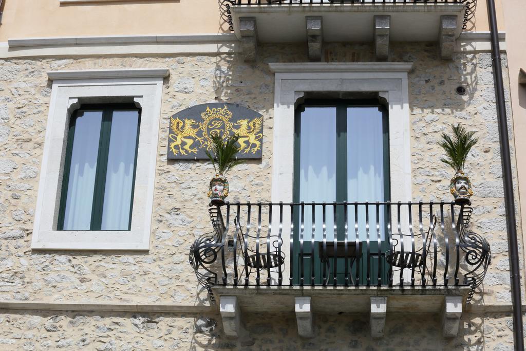 I Due Grifoni Studio Flat Taormina Buitenkant foto